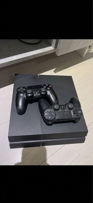 PlayStation 4 2TB + 2 manete originale Sony + 4 jocuri