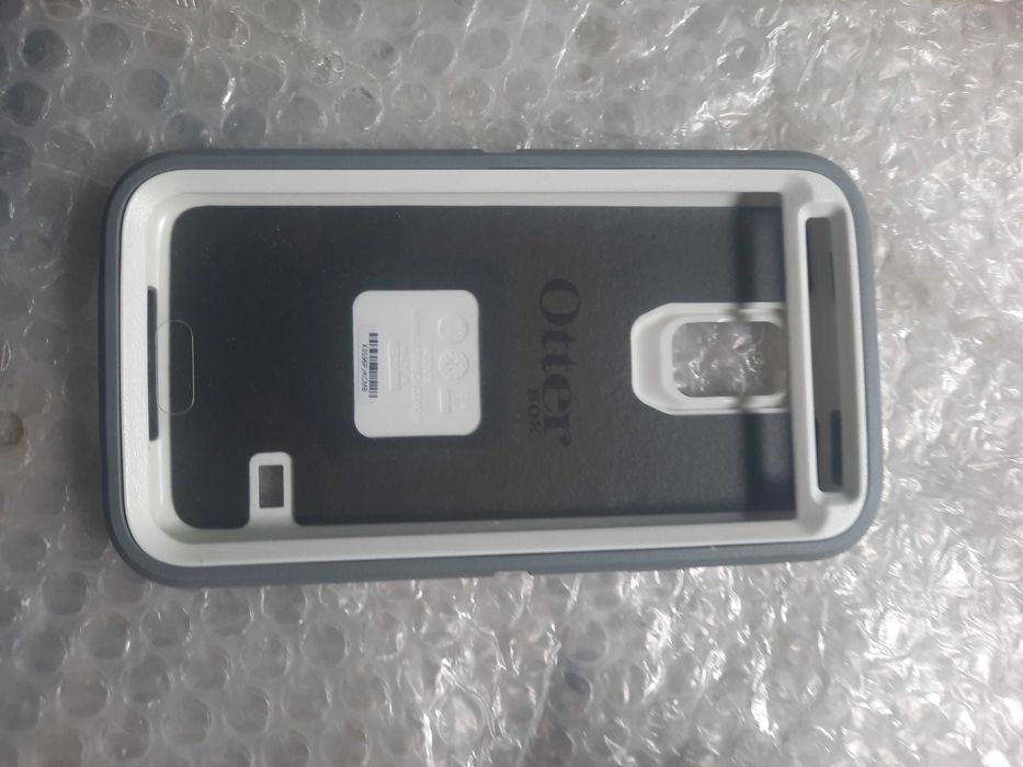 Дефендер Otterbox за Samsung S6. Перфектната защита, която можеш да купиш.