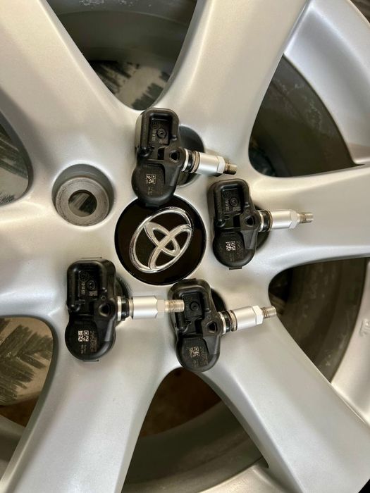 Jante r17 originale Toyota C-hr RAV4  Auris Corolla Camry Rav4 Prius 5x114,3 & senzori presiune roti originali Toyota