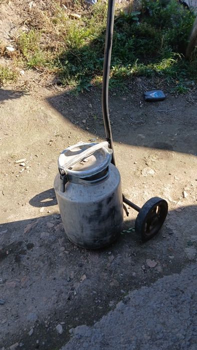 Продам 2 тачки и 1 флягу