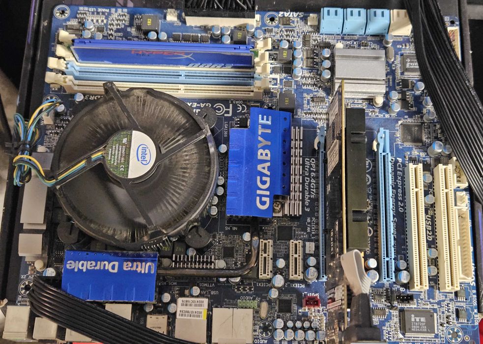 kit gaming retro Placa de baza Gigabyte EX58-UD3R, socket 1366 si procesor i7 920 2.6 ghz