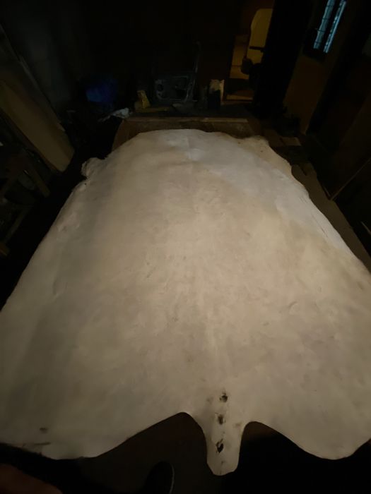 Piele vita tabacita ornament cabana