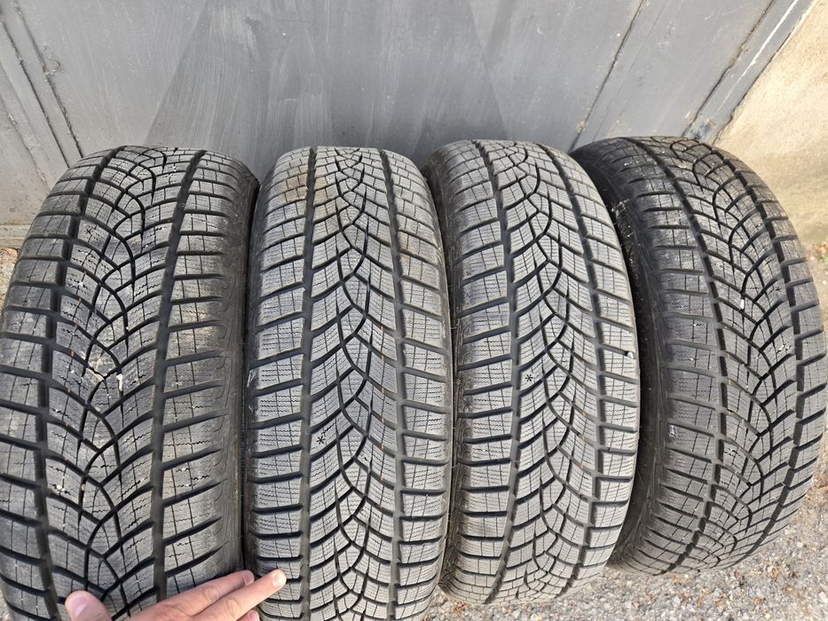 Зимни  Goodyear 205/55/19