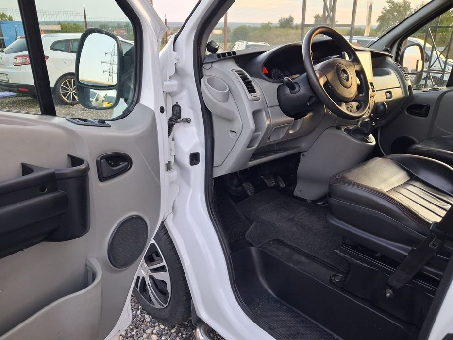 Opel  Vivaro ( Renault Trafic)