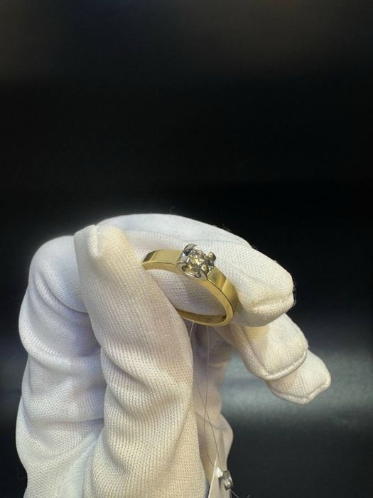 Золото  Кольцо Масса: 2,4