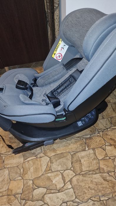 Vând scaun auto rotativ 360 Silver Cross Motion All Size Space
Scaunu