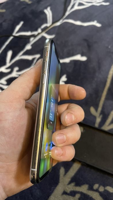 продам iphone X.
