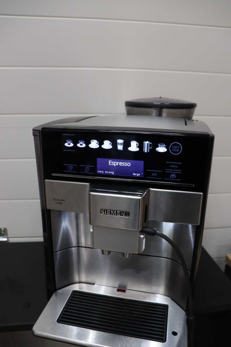 SIEMENS EQ.6 s700 Напълно автоматична кафемашина, 1.7L 2чаши, 1500 W
