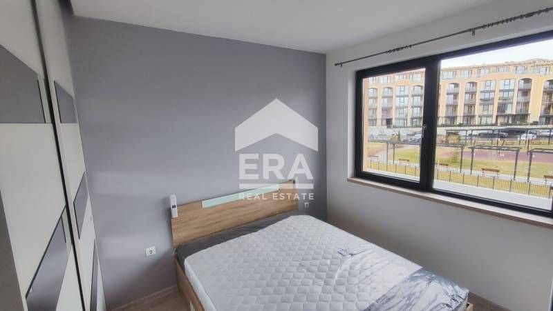 ЕКСКЛУЗИВНО! Двустаен новообзаведен апартамент с паркомясто под наем в