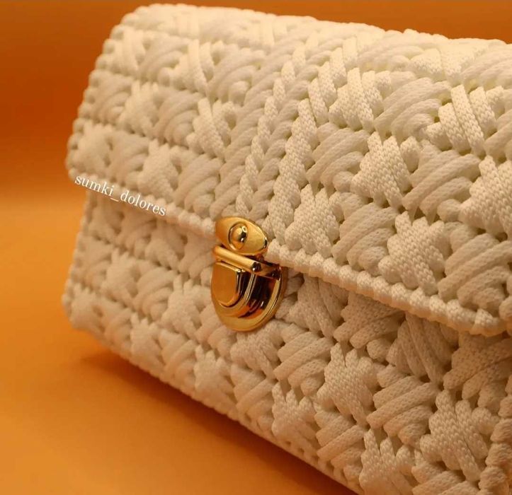 Мини сумочка на цепочке