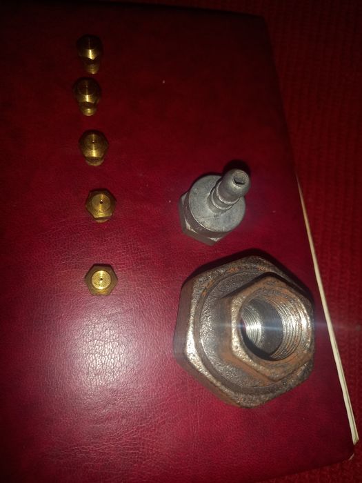 Vând set diuze aragaz