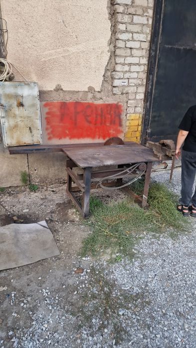 Стол  с  тисками