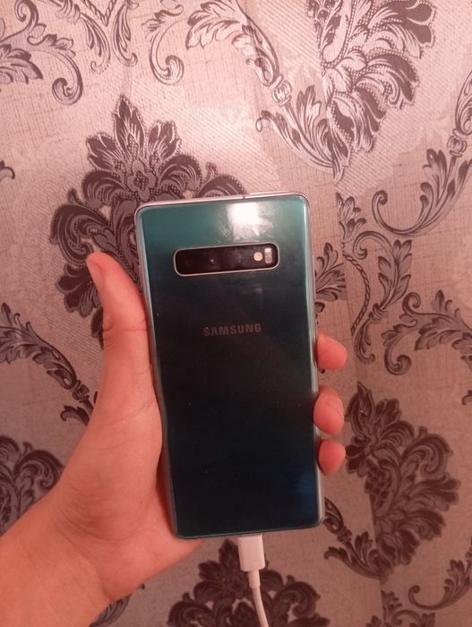 Samsun S10+ работи без проблем