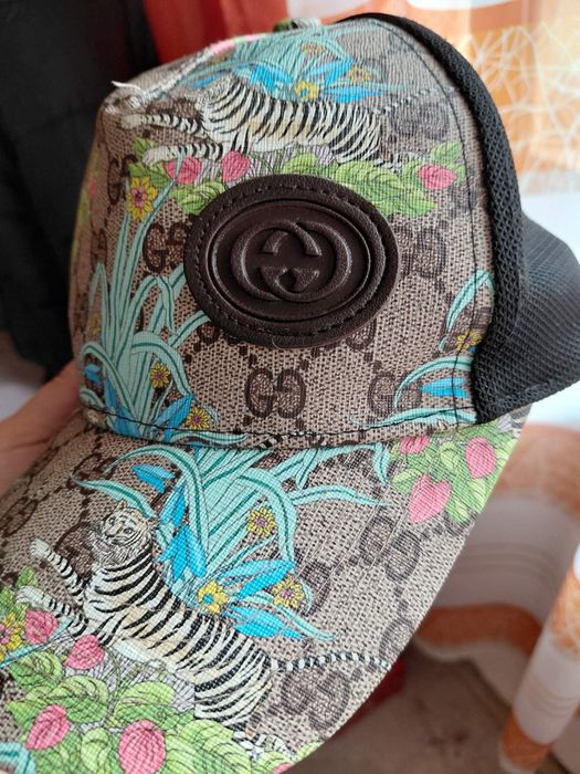 Sapca Gucci.