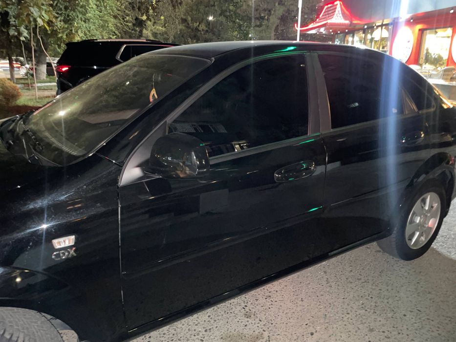 автомобиль лачетти