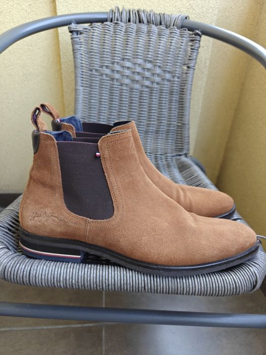 Tommy Hilfiger, 44, chelsea boots