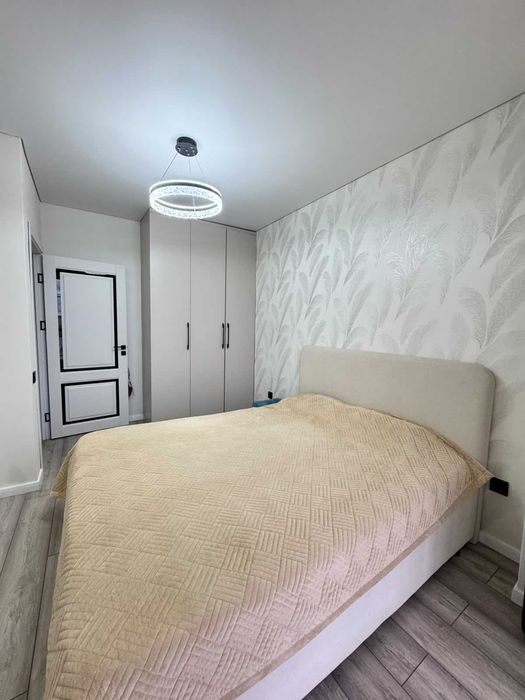 Продам евро 3-х ком., в Центре, район 8 школа