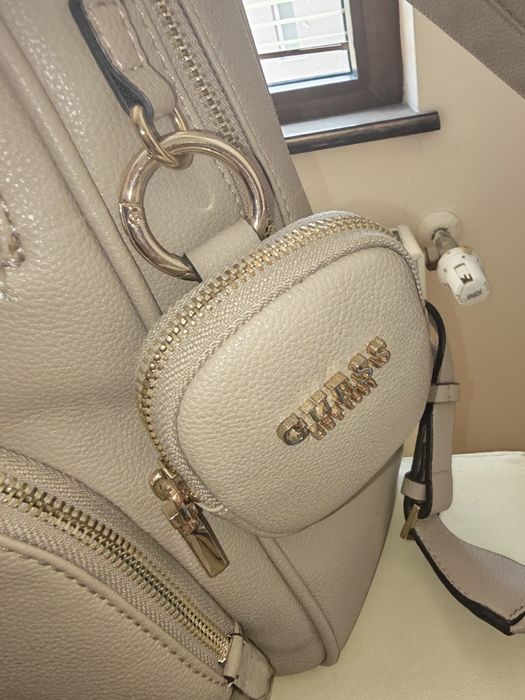 Дамска раница Guess