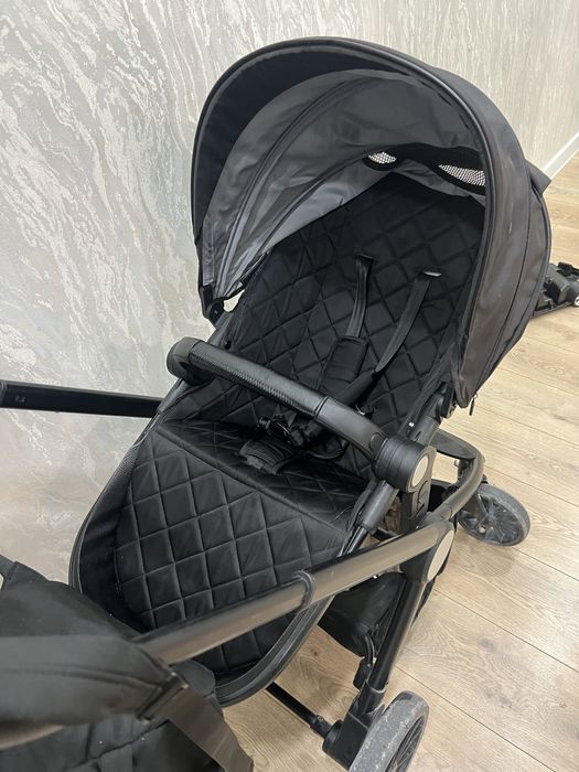 Продам коляску черного цвета