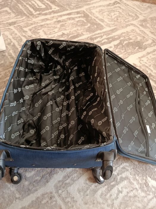 Продам чемодан большой