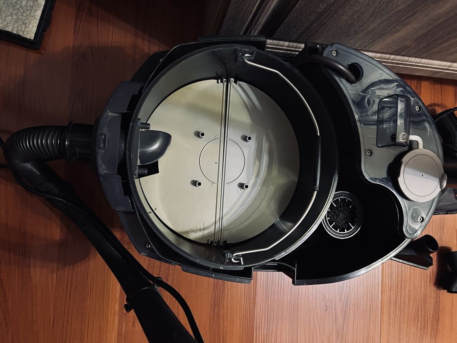 Моющий пылесос LG