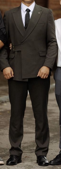 Продам костюм  тройка