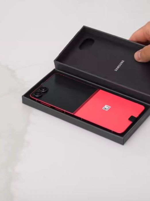 Samsung Z Flip 7 nou rosu