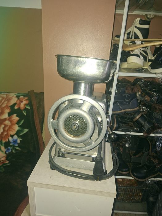 Masina de tocat carne