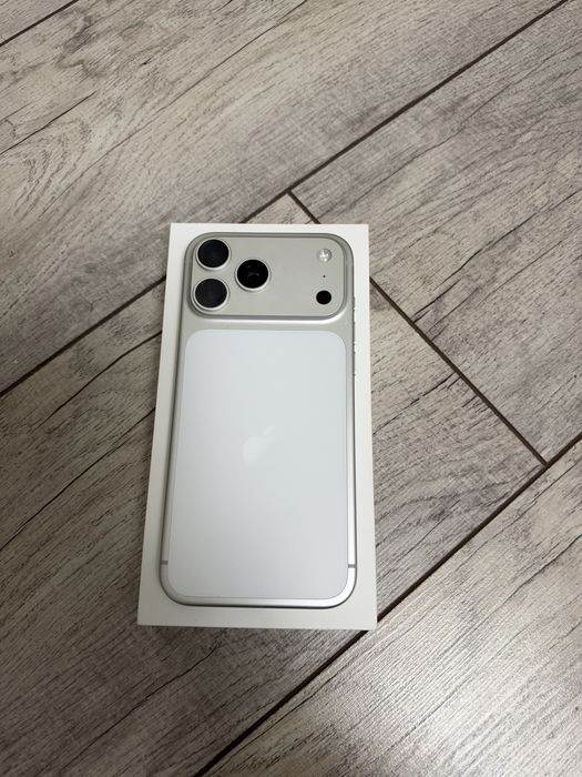 iphone 17 pro max silver