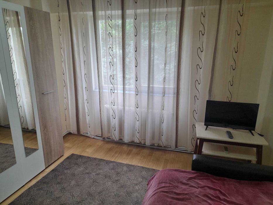 Inchiriez apartament cu doua camere zona crucea garii