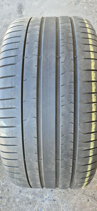 2 anvelope vara runflat Pirelli 315/35/21.Pretul este pe bucata.