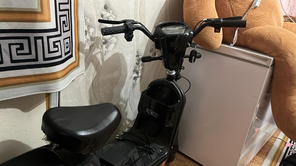 Продам электро скутер.90 тысяч.