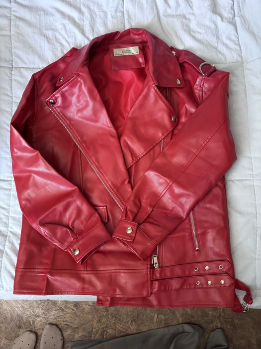 Продам красную кожанку