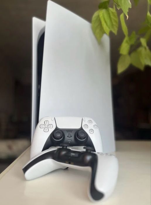 Playstation 5 с двумя джойстиками
