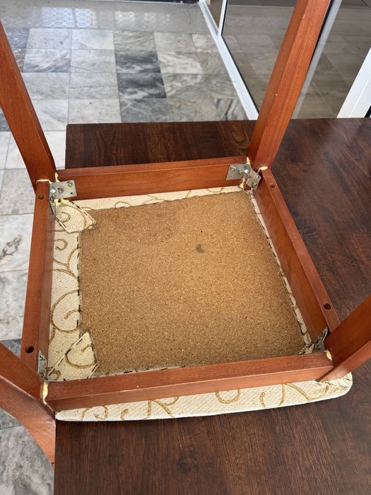 Трапезни столове