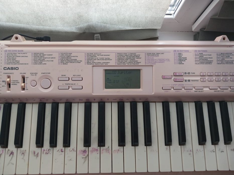 Срочно продаю синтезатор casio