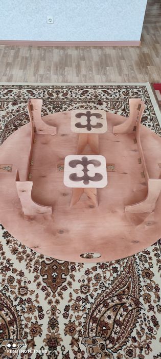 Продам круглый стол