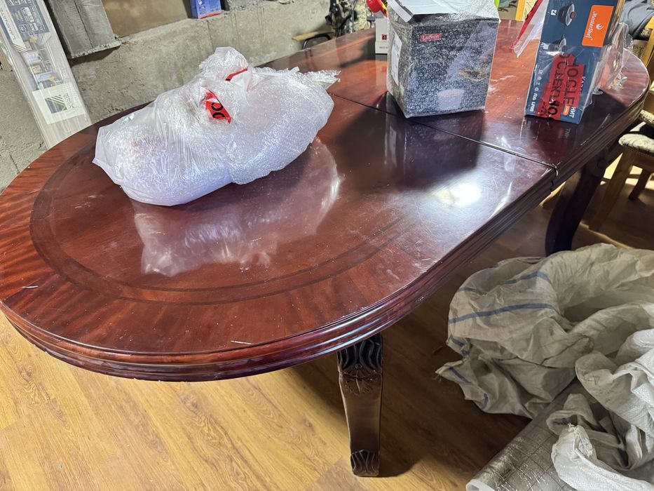 Стол гостиный и стулья