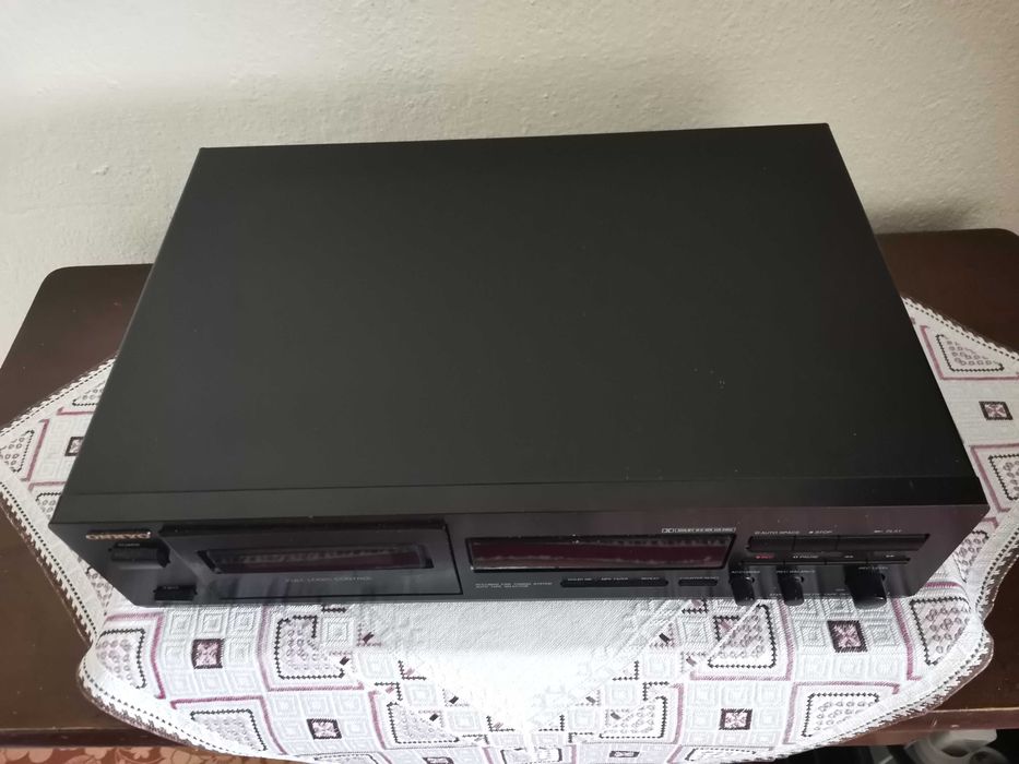 Двуглав касетен дек Onkyo TA-6211