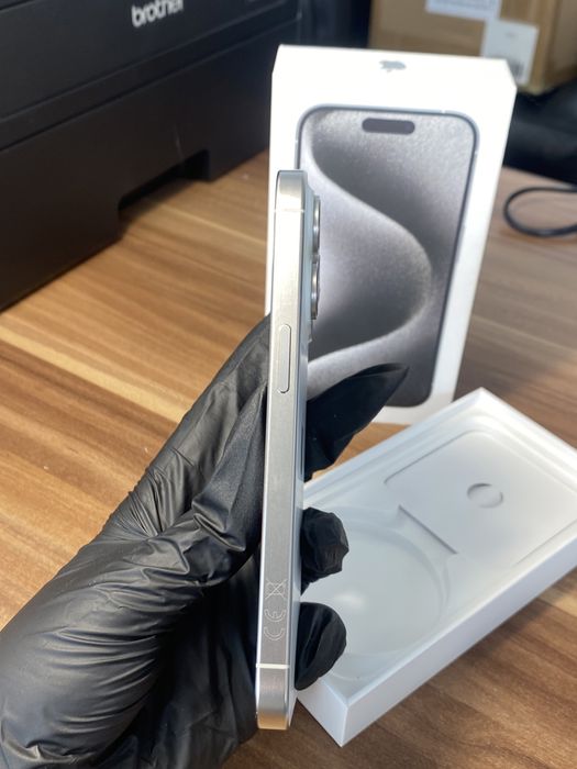 iPhone 15 Pro• 128 GB • White Titanium