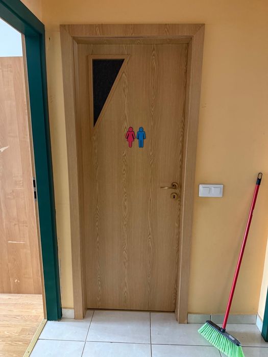 Vand usi cu toc in stare perfecta!