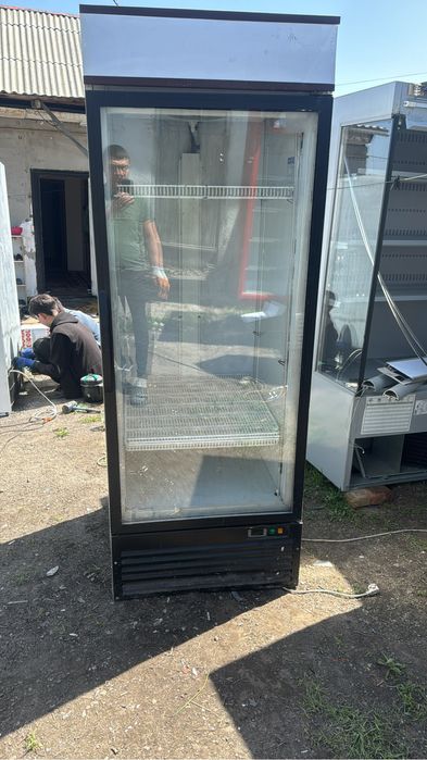 Продам витрины холодильник