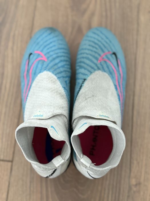 Футбольные бутсы Nike