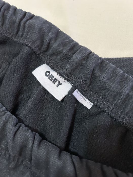 vand Pantaloni Obey