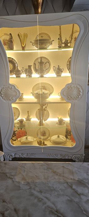 Продавам трапезна маса.