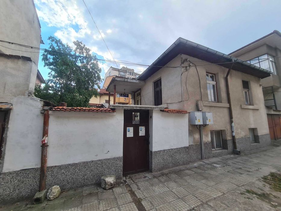 КЪЩА в кв. Училищни, град Хасково