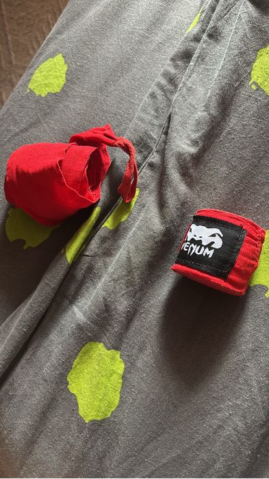 Перчатки боксерские и бинты