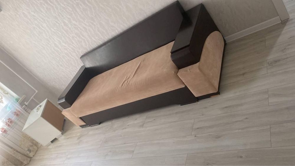 Продам диван в хорошем состояние