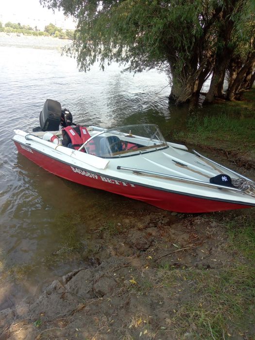 Barcă,  motor și peridoc
