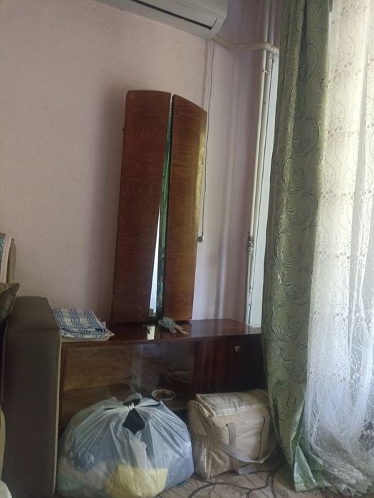 Продам зеркало С тумбой